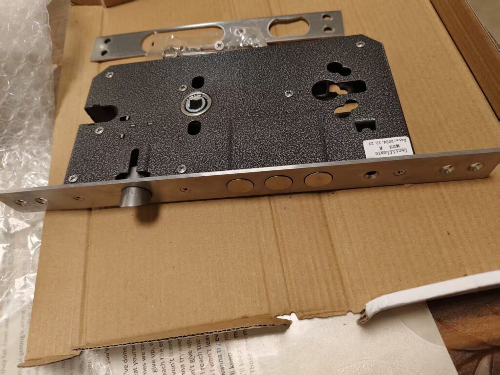 6085 28*300mm Russian Mortise Lock Body